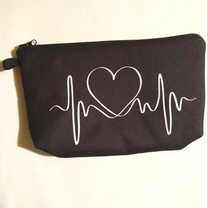 🧁 3/$30 Hearted Heartbeat Makeup Bag NEW